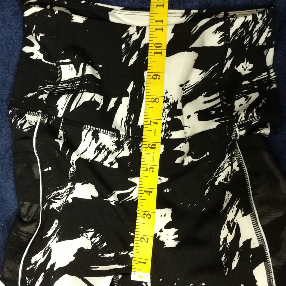 Nicole Miller Sport Leggings Black White Graffiti Print Mesh Calves Small - Picture 7 of 13